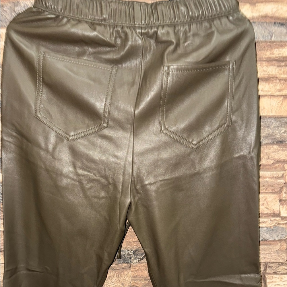 Pants - Picture 7 of 11